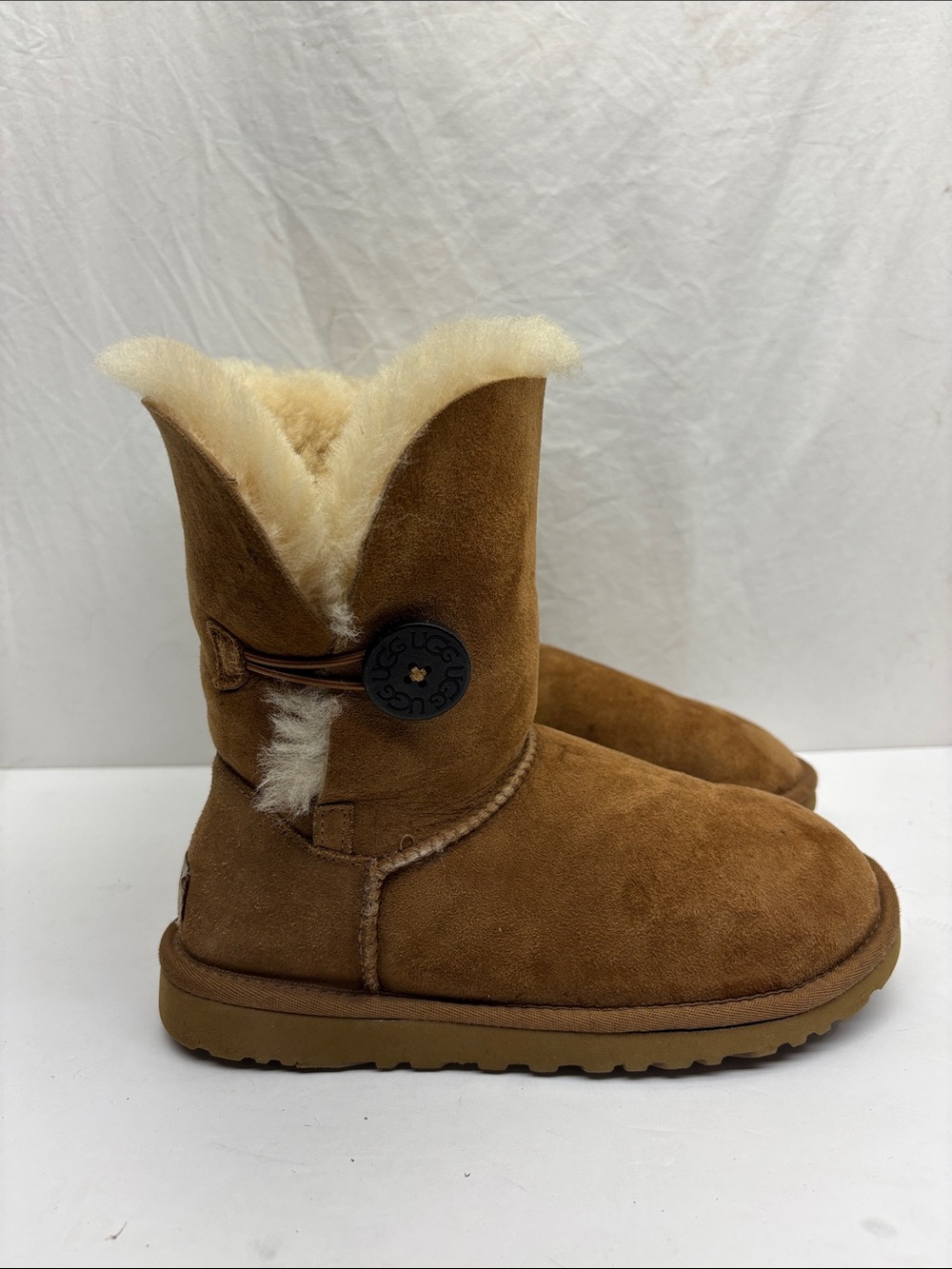 UGG Bailey Button Boots, SZ 6 women’s